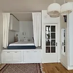Bright 28M Apartment In The Old Halles District