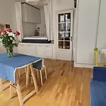 Bright 28M Apartment In The Old Halles District