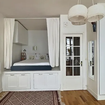 Bright 28m In The Old Halles District Apartment