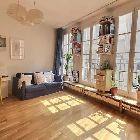 Bright 28m In The Old Halles District Apartment *